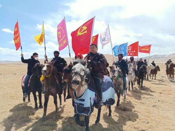 青海瑪沁:馬背宣講隊助推“1號”文件入腦走心
