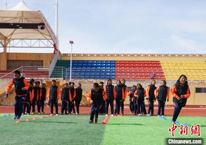 圖為孩子們正在進(jìn)行訓(xùn)練?！●R銘言 攝