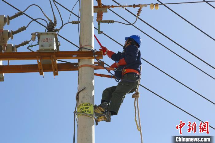 青海海西:電力助農(nóng)“保飯碗”萬(wàn)畝鹽田鉀肥興
