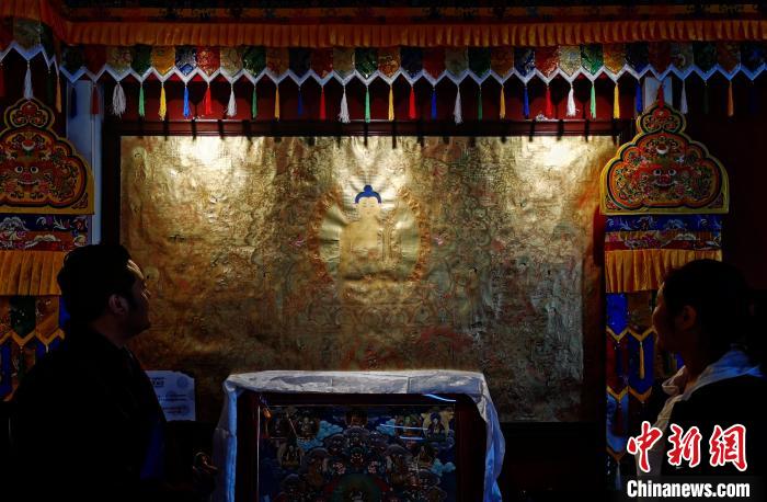 圖為使用金汁創(chuàng)作的金唐?！?zhí)砀?攝