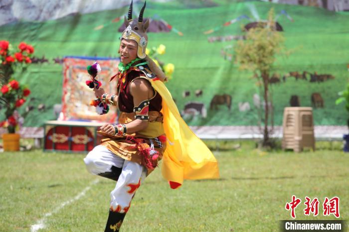 圖為演出人員表演現(xiàn)場?！“喱斂h文體旅游廣電局 供圖