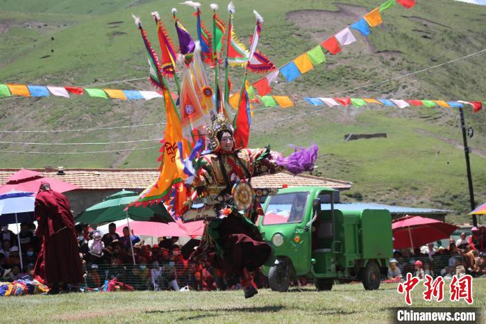 圖為表演現(xiàn)場?！“喱斂h文體旅游廣電局 供圖