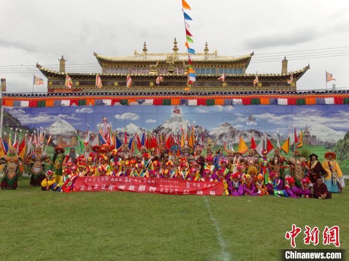 圖為全體演員合影?！“喱斂h文體旅游廣電局 供圖