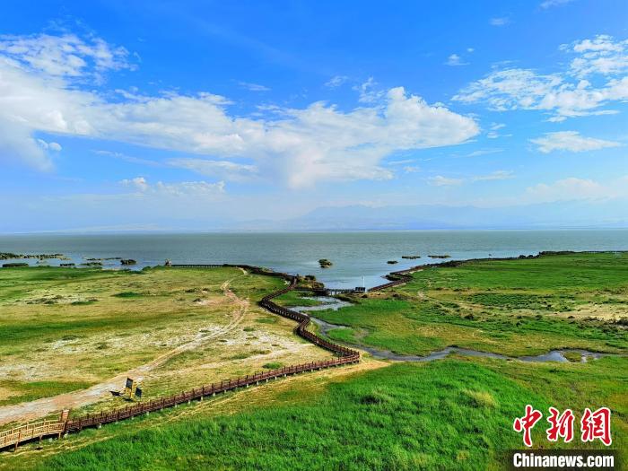 圖為航拍都蘭湖國(guó)家濕地公園。　祁增蓓 攝