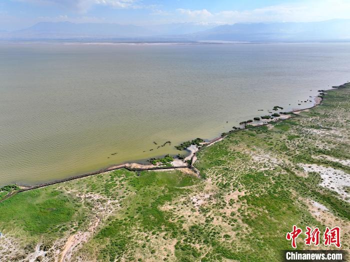 圖為航拍都蘭湖國(guó)家濕地公園?！∑钤鲚?攝