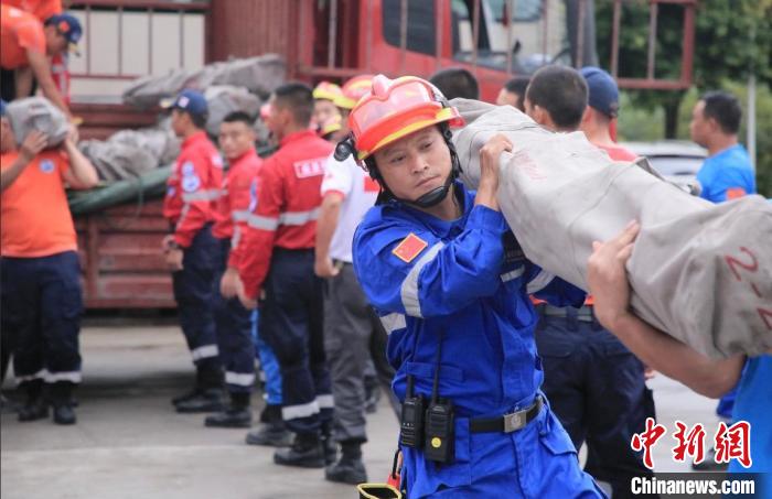 從汶川到瀘定，14年來他們依舊“在現(xiàn)場”