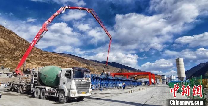 T梁發(fā)運(yùn)現(xiàn)場(chǎng)?！≈需F八局 供圖