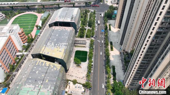 匯泉路社區(qū)一角?！「呒午?攝