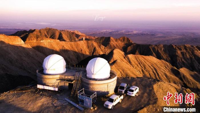 圖為青海冷湖賽什騰山天文臺(tái)址日落?！『槲腻?攝