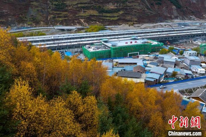 正在建設(shè)的成蘭鐵路松潘站。　劉忠俊 攝