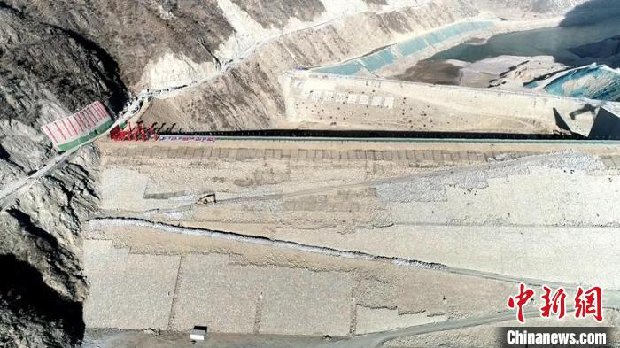 航拍巴塘水電站大壩?！≈袊材艿谌こ叹止﹫D