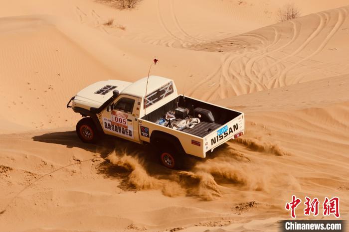 圖為高原沙漠機車越野挑戰(zhàn)賽現(xiàn)場。　貴南縣委宣傳部供圖