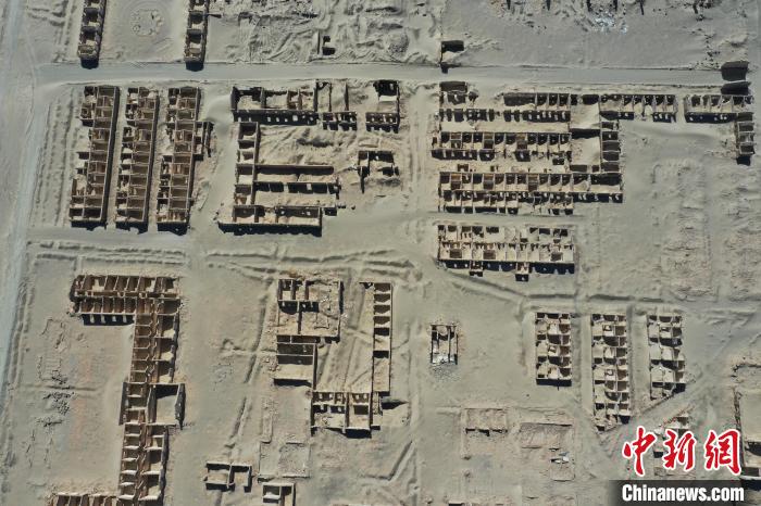 航拍青海省海西蒙古族藏族自治州茫崖市冷湖石油工業(yè)遺址保護區(qū)?！●R銘言 攝