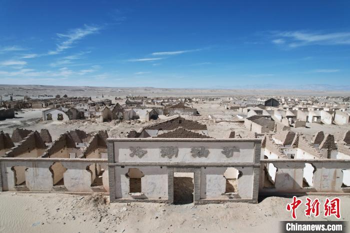 航拍青海省海西蒙古族藏族自治州茫崖市冷湖石油工業(yè)遺址保護區(qū)?！●R銘言 攝