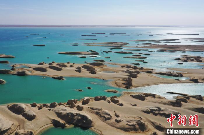 航拍青海大柴旦烏素特水上雅丹奇特景觀?！●R銘言 攝