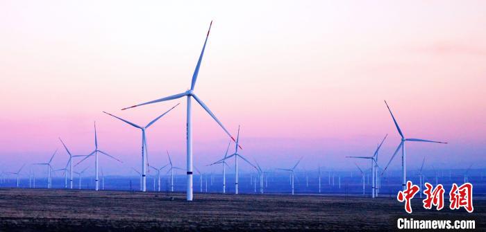 國網(wǎng)12年暖心相助:點(diǎn)亮黃河源頭萬家燈火