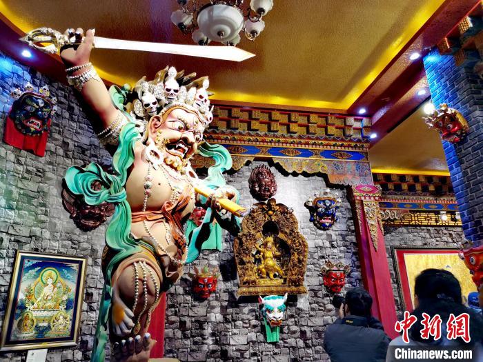 青海“金色谷地”熱貢：唐卡、泥塑璀璨奪目