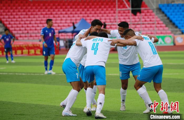 圖為班瑪隊隊員慶祝進(jìn)球?！●R銘言 攝