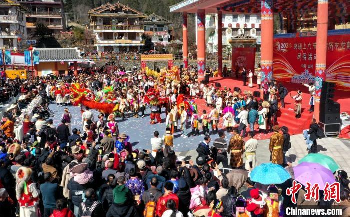 四川寶興:磽磧藏鄉(xiāng)民眾歡度“上九節(jié)”