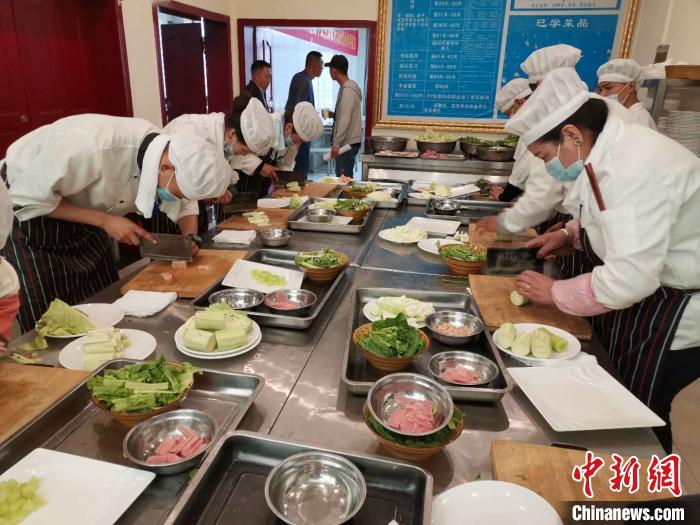 拉薩聚焦高校畢業(yè)生、農(nóng)牧民就業(yè)任務(wù)指標(biāo)均超額完成