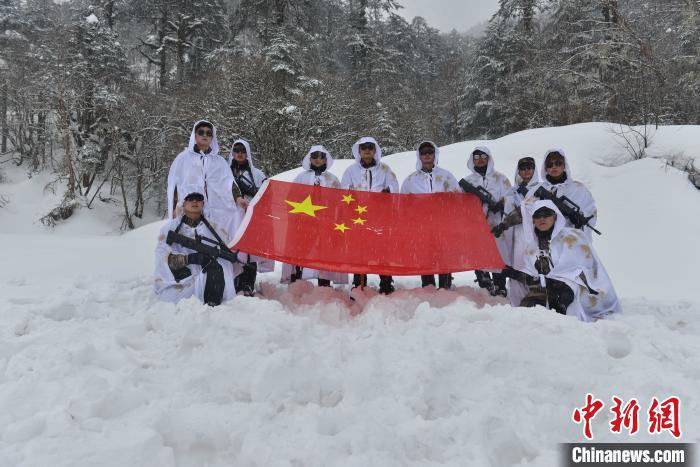 圖為主權(quán)宣誓?！铎o 攝