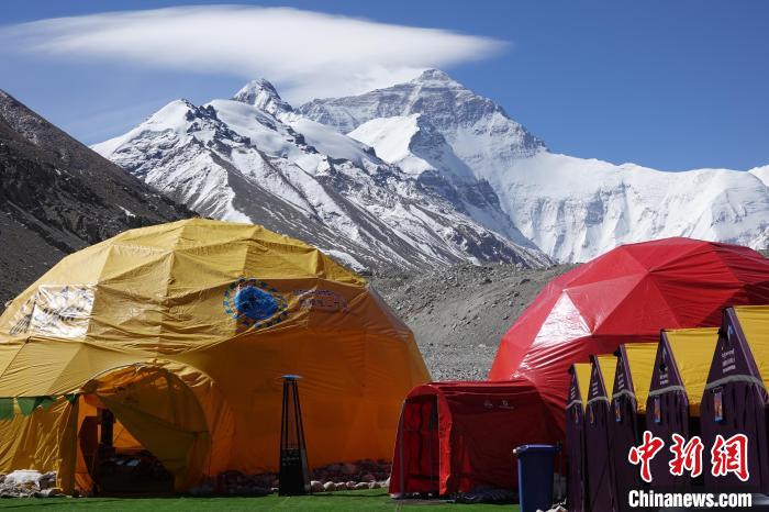 5月9日的珠峰北坡登山大本營。　冉文娟 攝