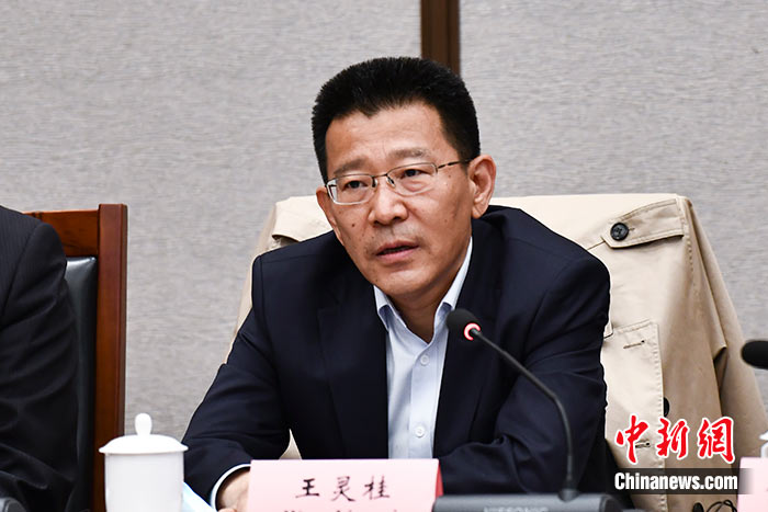 5月16日，由中國社會科學院西藏智庫、中國社會科學院民族學與人類學研究所主辦的第五屆西藏智庫國際論壇在北京舉行。中國社會科學院副院長王靈桂在致辭中表示，今年是西藏和平解放70周年，西藏人民團結奮斗，把貧窮落后的舊西藏建設成經濟發(fā)展、文化繁榮、社會進步、環(huán)境良好、生活幸福的社會主義新西藏，西藏歷史上第一次徹底消滅了絕對貧困，同全國人民一起，西藏各族人民已經走進全面建成小康社會的新時代，進入歷史發(fā)展的新坐標。 <a target='_blank' ><p  align=