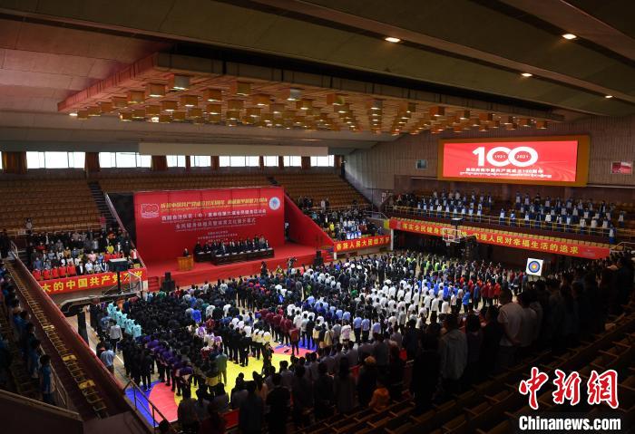 圖為西藏自治區(qū)區(qū)(中)直單位第六屆全民健身運動會、全民健身體驗月暨體育文化展活動現(xiàn)場 貢嘎來松 攝