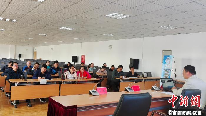 圖為培訓會現(xiàn)場?！∝暽＠?攝
