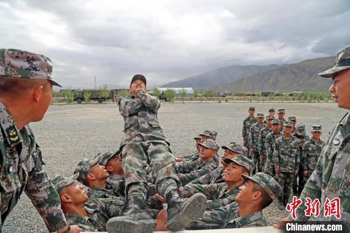 信任背摔?！《魏晡?攝