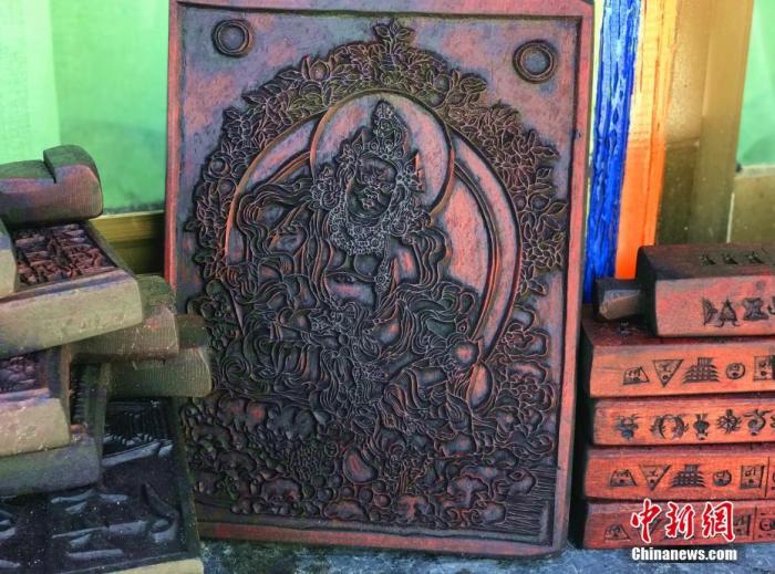 圖為普松雕刻技藝傳承人嘎瑪曲扎創(chuàng)作的雕刻作品。 <a target='_blank' ><p  align=