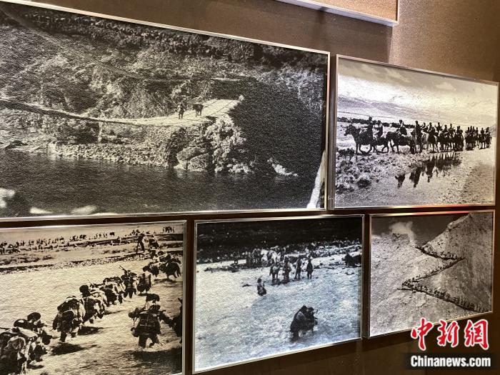 紅樓內(nèi)展廳，圖為昌都戰(zhàn)役中的人民解放軍。彭寧鈴 攝