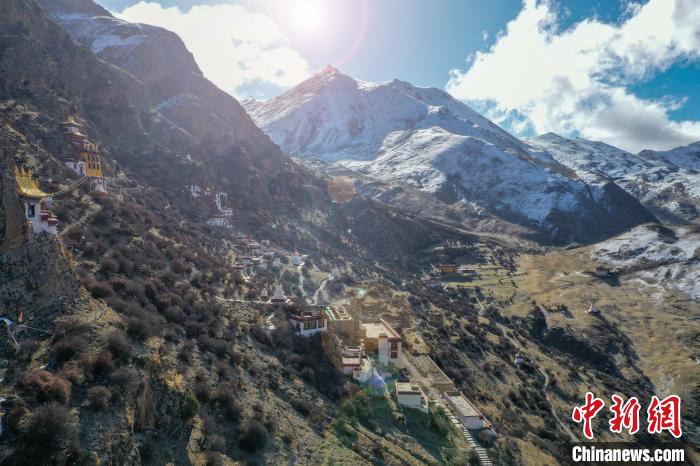 資料圖為拉薩市達孜區(qū)境內(nèi)的扎葉巴寺?！∝暩聛硭?攝