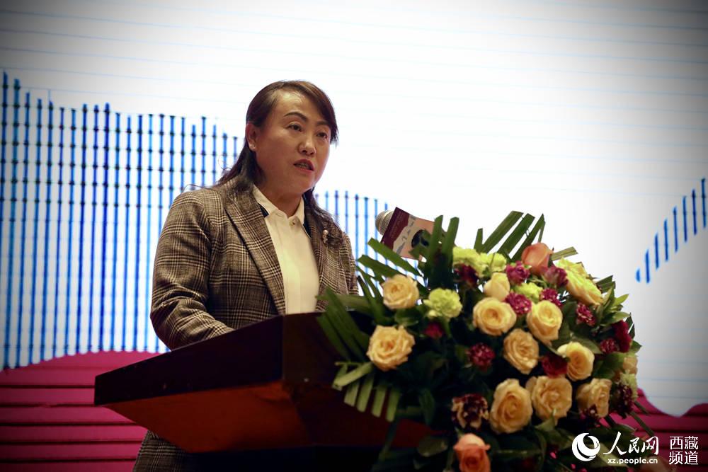 拉薩市旅游發(fā)展局相關(guān)負(fù)責(zé)人發(fā)言。人民網(wǎng) 次仁羅布攝