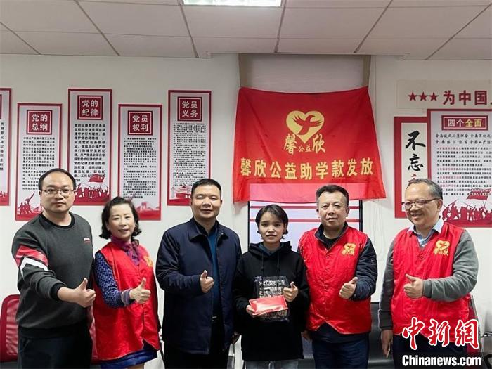 在湘求學(xué)的西藏女孩:“我淋過(guò)雨,也想努力為別人撐把傘”