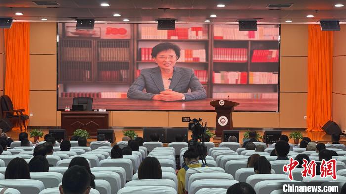 中國(guó)數(shù)百名專家學(xué)者齊聚共商西藏“穩(wěn)定、發(fā)展、生態(tài)、強(qiáng)邊”四件大事