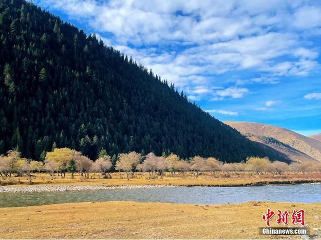 資料圖：西藏類烏齊秋日風光。冉文娟 攝