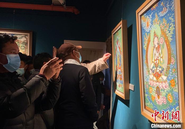 11月17日，由西藏自治區(qū)文學(xué)藝術(shù)界聯(lián)合會(huì)主辦的第七屆“見即愿滿”西藏精品唐卡展在拉薩拉開帷幕。 <a target='_blank' href='/'><p  align=