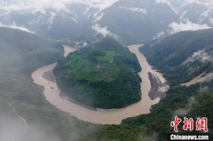 雅魯藏布江果果塘大拐彎。