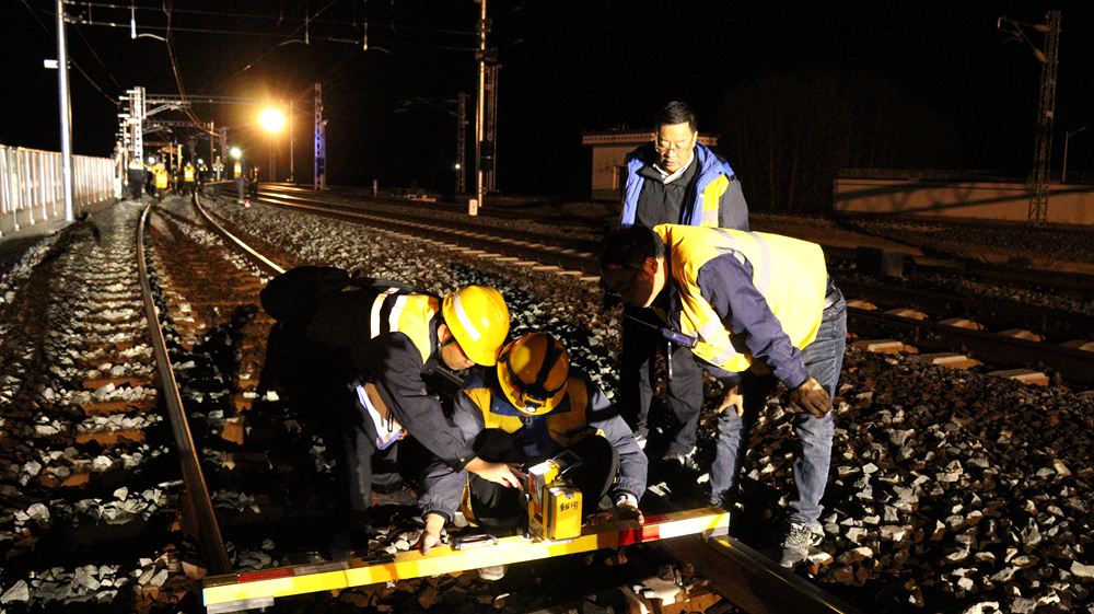 測量作業(yè)。祁國慶攝