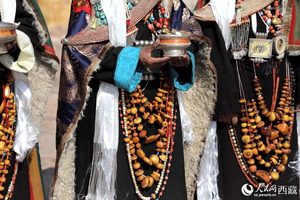 獨具特色的“飛天服飾”。人民網(wǎng) 李海霞攝