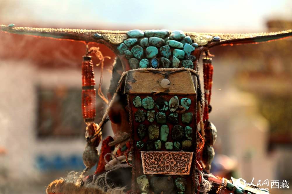 “飛天服飾”頭飾。人民網(wǎng) 李海霞攝