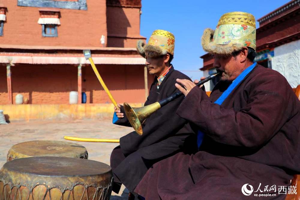 “宣”舞配樂師。人民網(wǎng) 李海霞