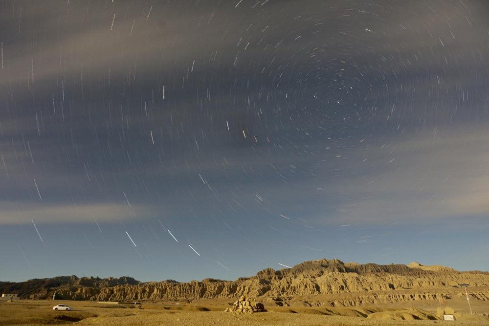 札達土林上空的星空。旦真次旦攝