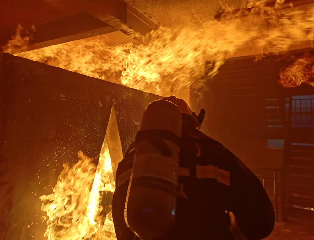 畫面“燃爆”。