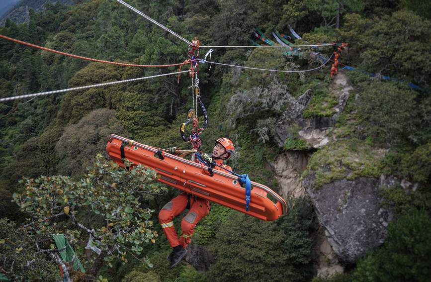 橫渡現(xiàn)場 。西繞拉翁攝