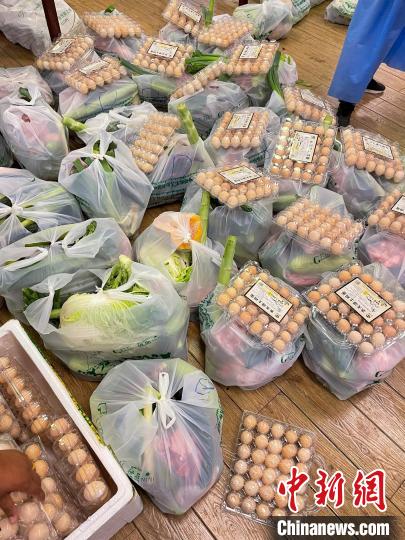 西藏格拉丹東超市疫情期間全力保障市場供應(yīng)?！∈茉L者供圖