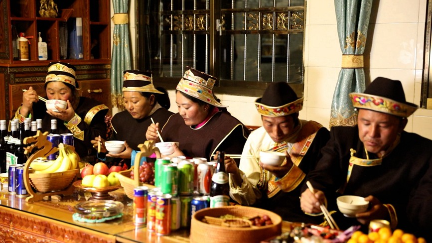 吃“古突”。