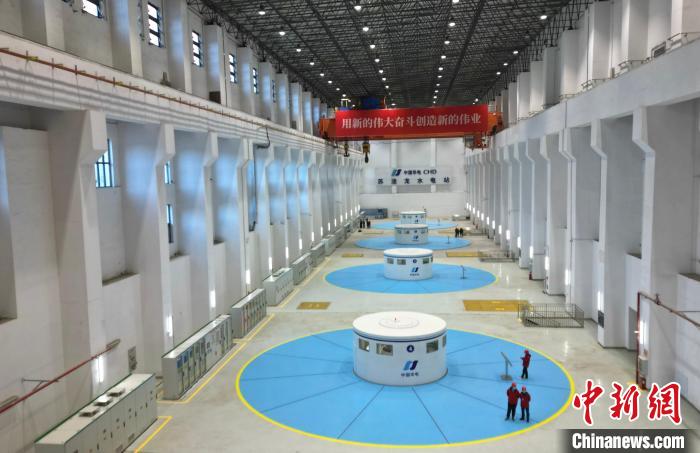 圖為水電站內(nèi)部?！⊥趵凇z