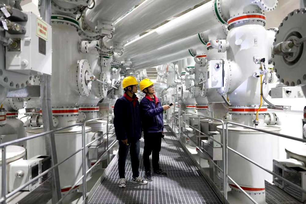 進行日常檢查。吳雛音 攝